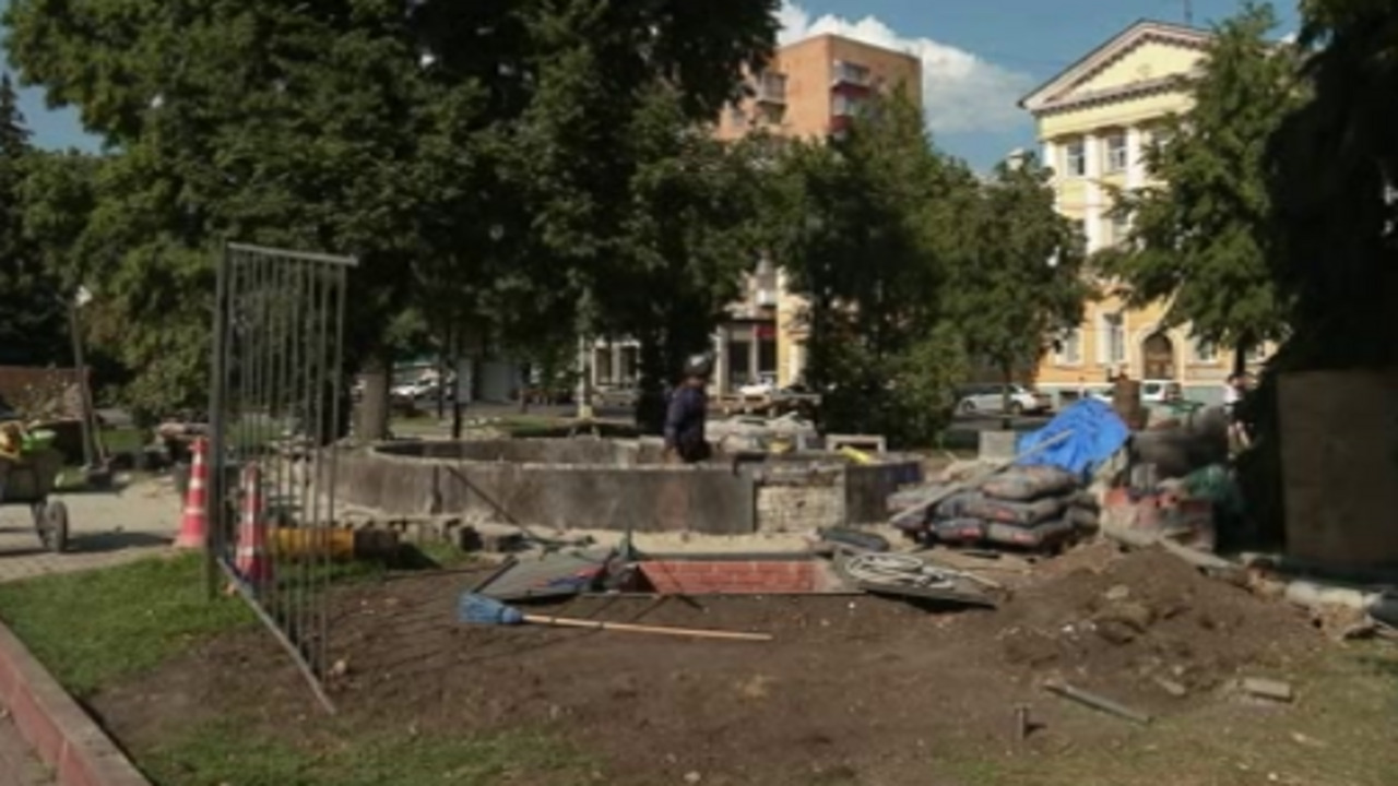 В Курске завершается ремонт фонтана у памятника Георгию Свиридову