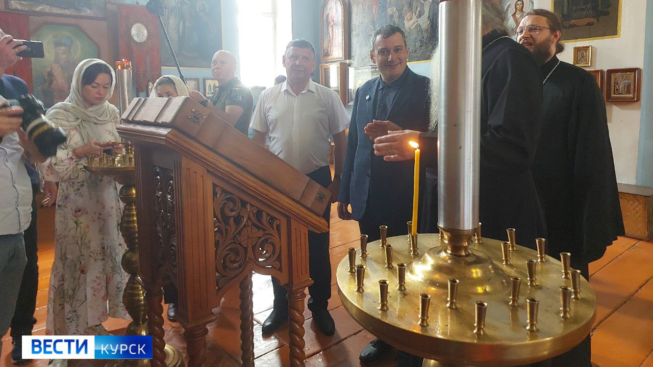 Глава региона побывал в Михайло-Архангельском храме в Курской области
