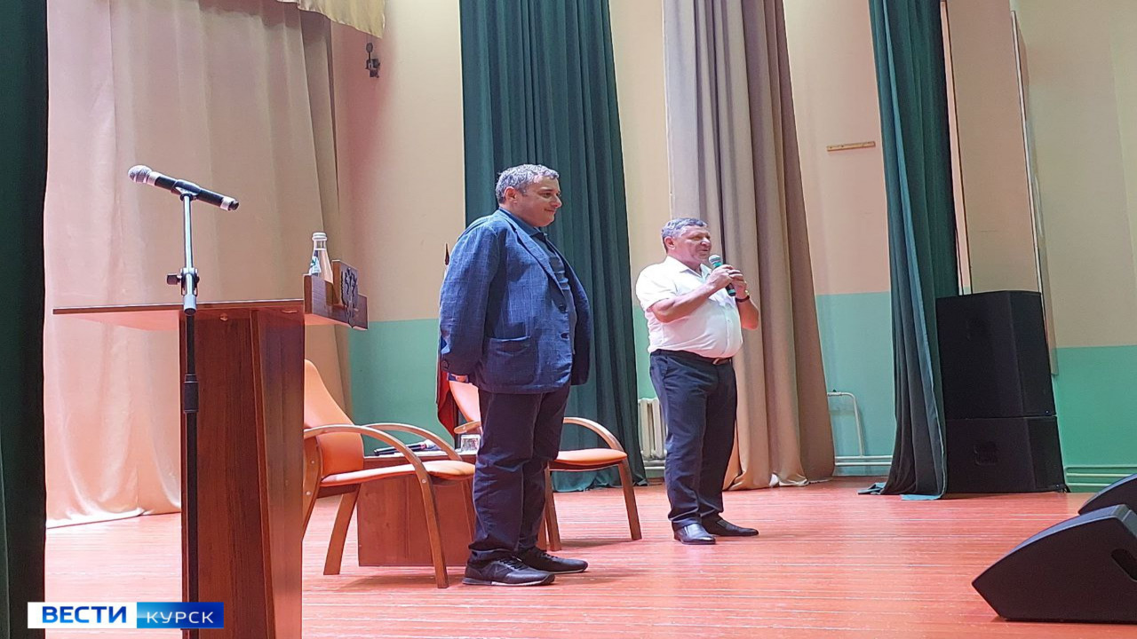Александр Хинштейн встретился с жителями Мантуровского района в Курской области