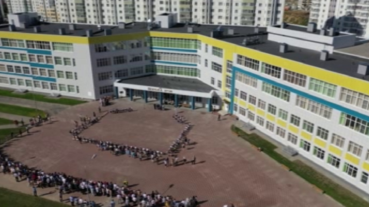 Сегодня куряне отмечают День знаний | ГТРК «Курск» Сегодня куряне отмечают День знаний