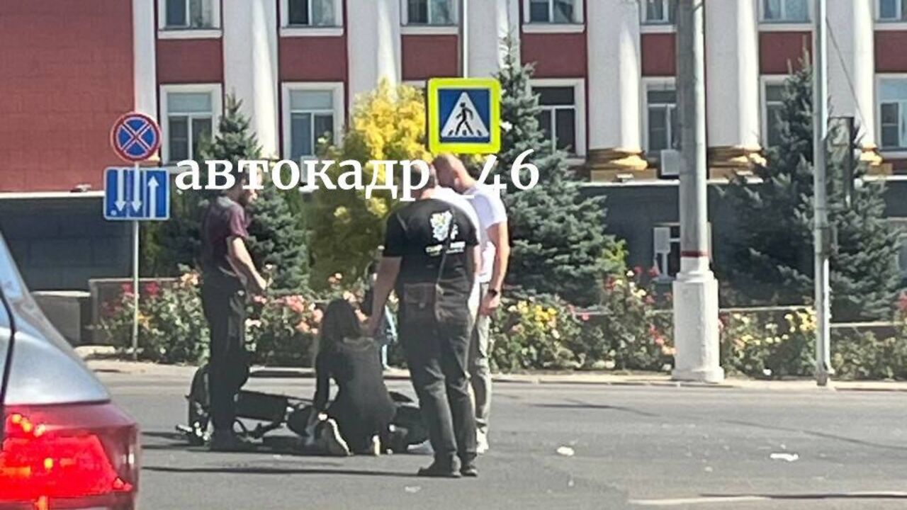 В Курске сбили водителя электросамоката
