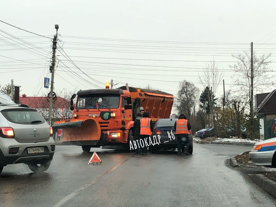 Из-за гололедицы на дорогах Курска участились аварии