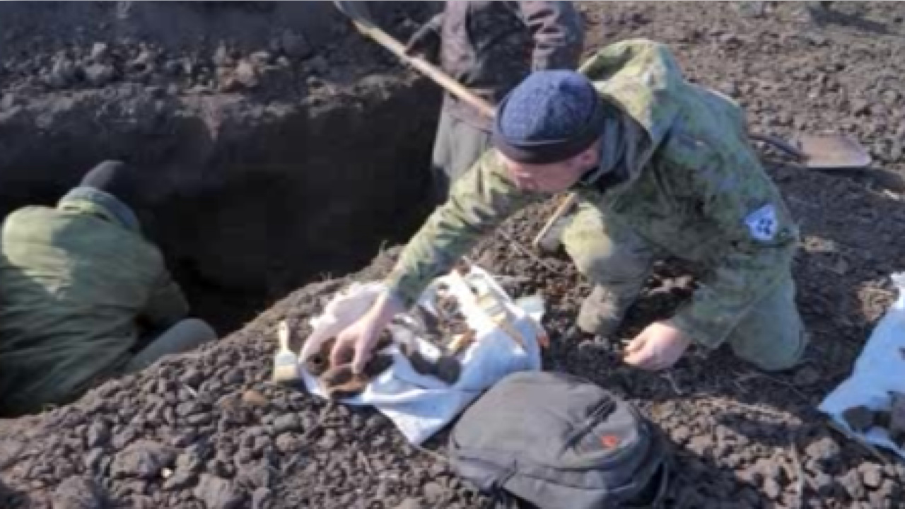Курские поисковики продолжают полевой сезон — ведут раскопки под Касторным