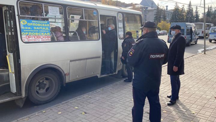 В Курской области за нарушение масочного режима в транспорте оштрафовали 80 человек | ГТРК «Курск»