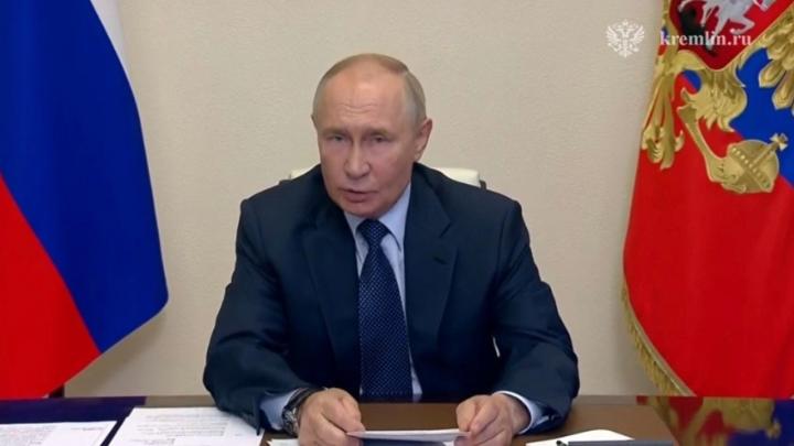 Владимир Путин поддержал идею об автоматической выплате 15 тысяч рублей пострадавшим от атак ВСУ Владимир Путин поддержал идею об автоматической выплате 15 тысяч рублей пострадавшим от атак ВСУ | ГТРК «Курск»