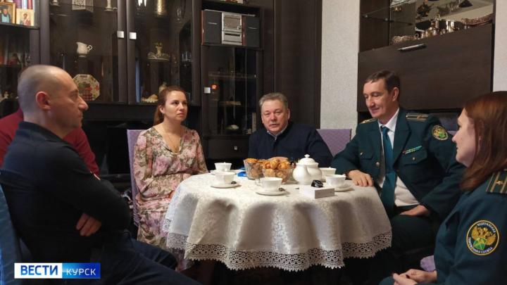 В Курскую таможню с рабочим визитом прибыл и. о. начальника ЦТУ Александр Иофик В Курскую таможню с рабочим визитом прибыл и. о. начальника ЦТУ Александр Иофик | ГТРК «Курск»