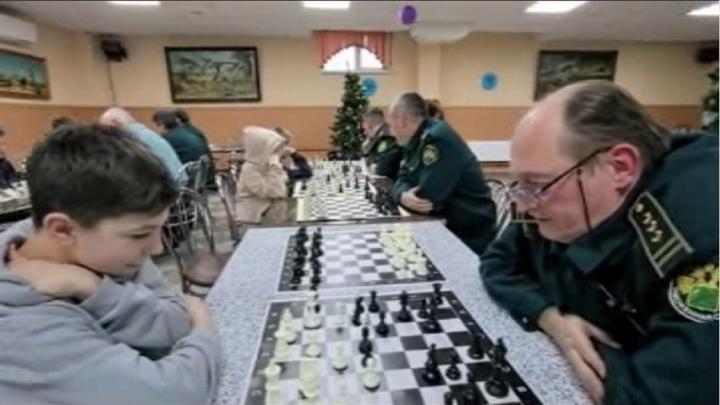 В ПВР «Олимпиец» курские таможенники провели шахматный турнир для ребят приграничья В ПВР «Олимпиец» курские таможенники провели шахматный турнир для ребят приграничья | ГТРК «Курск»
