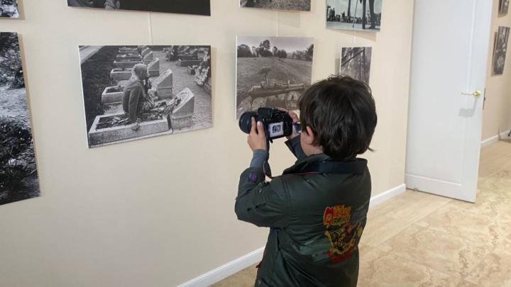 В Курске открылась выставка памяти фотохудожника Геннадия Бодрова В Курске открылась выставка памяти фотохудожника Геннадия Бодрова | ГТРК «Курск»