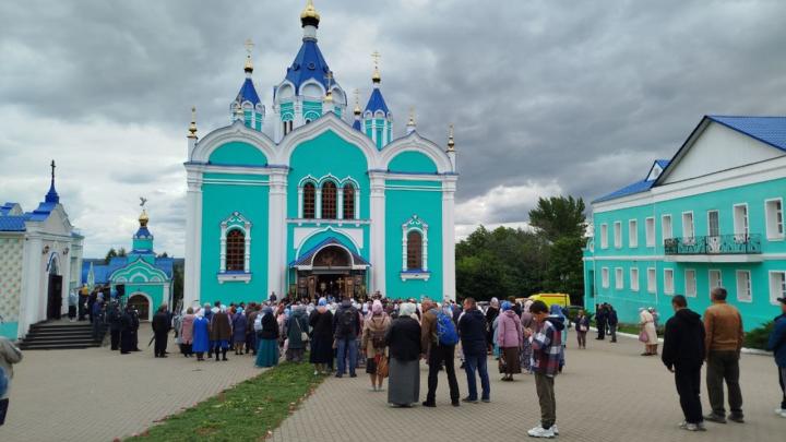 Икона Божией Матери Знамение в летнем доме - в монастыре Коренная пустынь Курской области Икона Божией Матери Знамение в летнем доме - в монастыре Коренная пустынь Курской области | ГТРК «Курск»