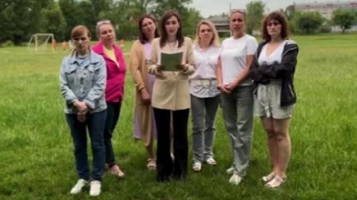 Дети хотели играть в футбол, но их родителей обманули: курский тренер скрылся с крупной суммой Дети хотели играть в футбол, но их родителей обманули: курский тренер скрылся с крупной суммой | ГТРК «Курск»