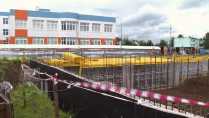 Врио губернатора Курской области Александр Хинштейн работал в Медвенском районе Врио губернатора Курской области Александр Хинштейн работал в Медвенском районе | ГТРК «Курск»