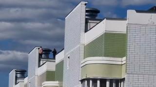 В Курске родителей гулявших по крыше 17-этажки девочек привлекли к административной ответственности | ГТРК «Курск»