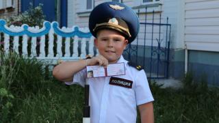В Курске сотрудники ДПС познакомились с 8-летним Захаром, мечтающим стать Госавтоинспектором | ГТРК «Курск»