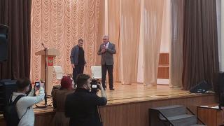 Идёт встреча Александра Хинштейна с жителями Золотухинского района Курской области | ГТРК «Курск»