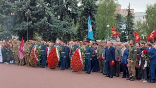 В Георгиевском сквере в Курске открыли стелу в память о погибших на СВО в 2024 году | ГТРК «Курск»