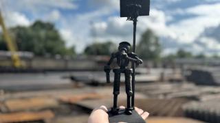 В курском Парке металлических монстров появилась миниатюра ко Дню спортивного журналиста | ГТРК «Курск»