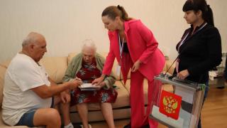 100-летняя курянка проголосовала за своего кандидата | ГТРК «Курск»