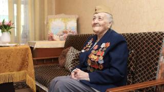 Сегодня 102 года исполнилось участнице Великой Отечественной войны Анне Васильевне Волковской | ГТРК «Курск»